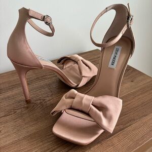 Steve Madden - Women's Trusty Heeled Sandal in Blush Satin size 9